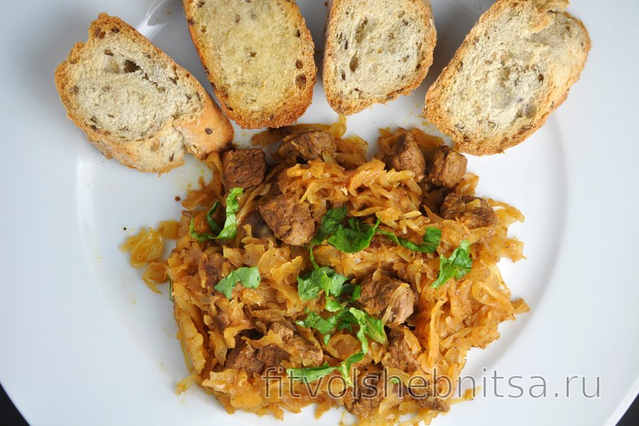 говядина с квашеной капустой