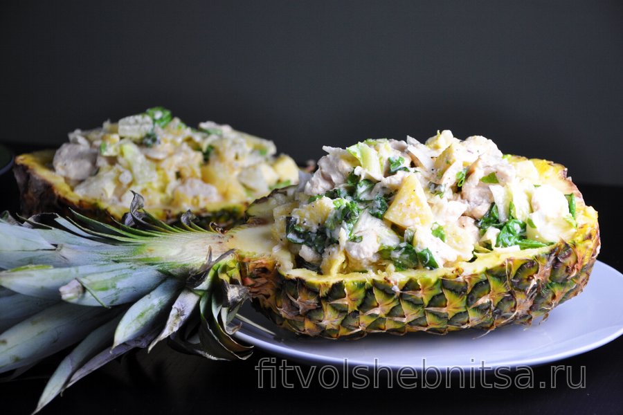 Куриное филе с ананасом под сырным соусом
