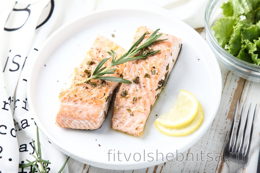 Полезный лосось с лимоном и розмарином